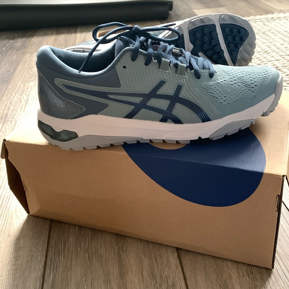 ASICS Gel Course glide women’s golf shoes.  NWT. Never worn.